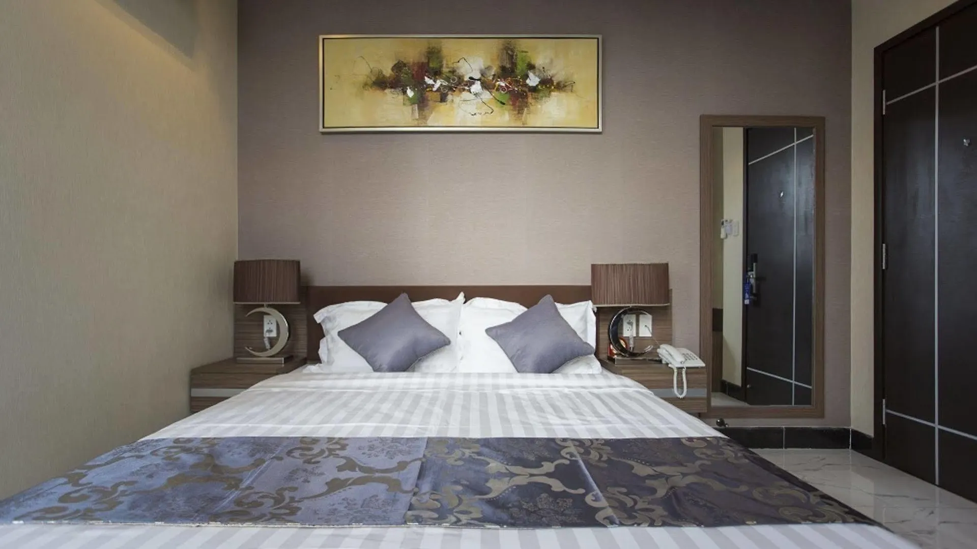 Triip Mismo Airport Hotel Ho Chi Minh