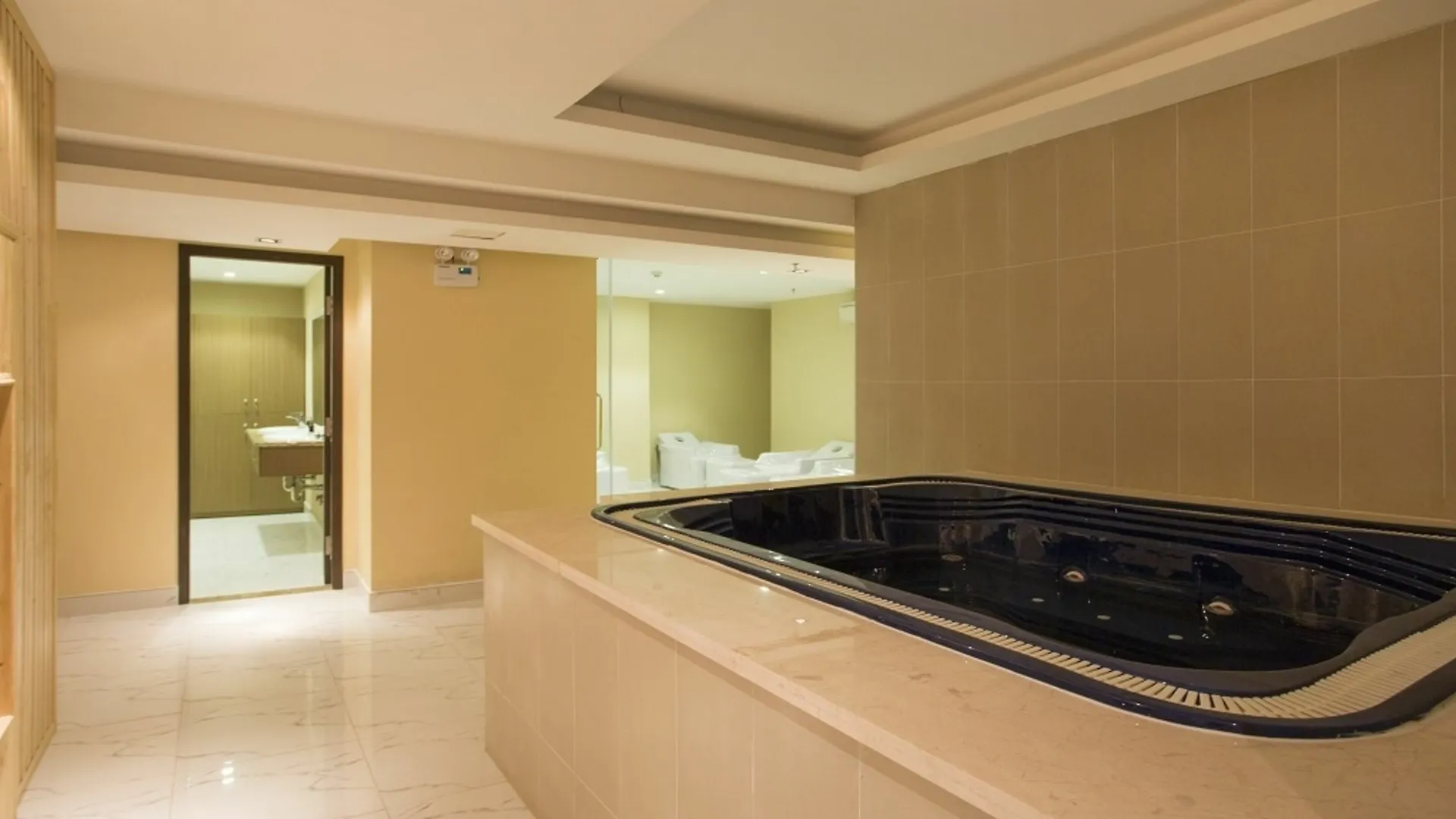 ***  Triip Mismo Airport Hotel Ho Chi Minh Wietnam